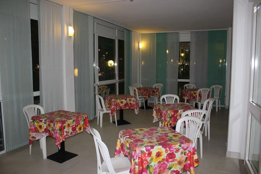 Hotel La Torretta Bramante Rimini Buitenkant foto